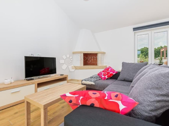 Svetvinčenat - unikatna vila s bazenom i 3 spavaće sobe