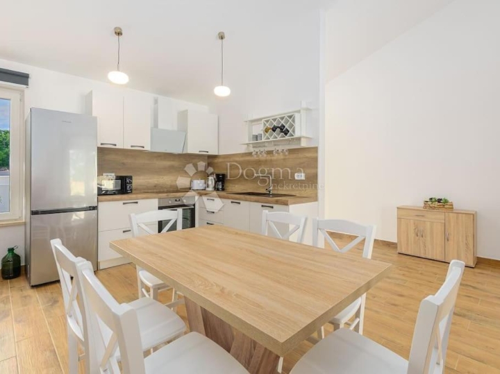 Svetvinčenat - unikatna vila s bazenom i 3 spavaće sobe