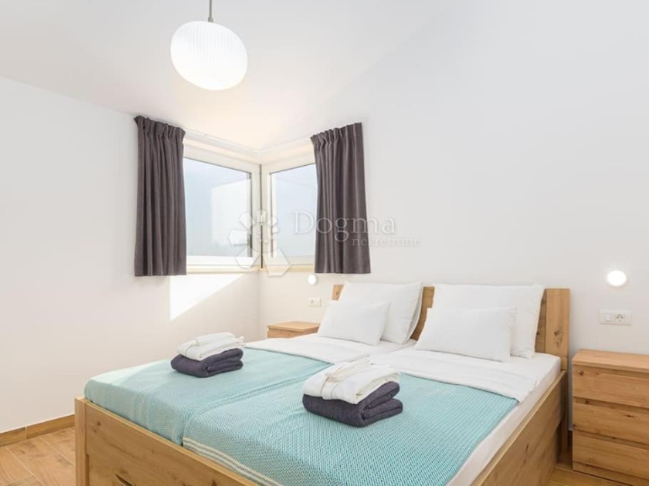 Svetvinčenat - unikatna vila s bazenom i 3 spavaće sobe