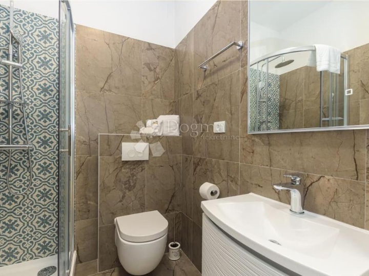 Svetvinčenat - unikatna vila s bazenom i 3 spavaće sobe