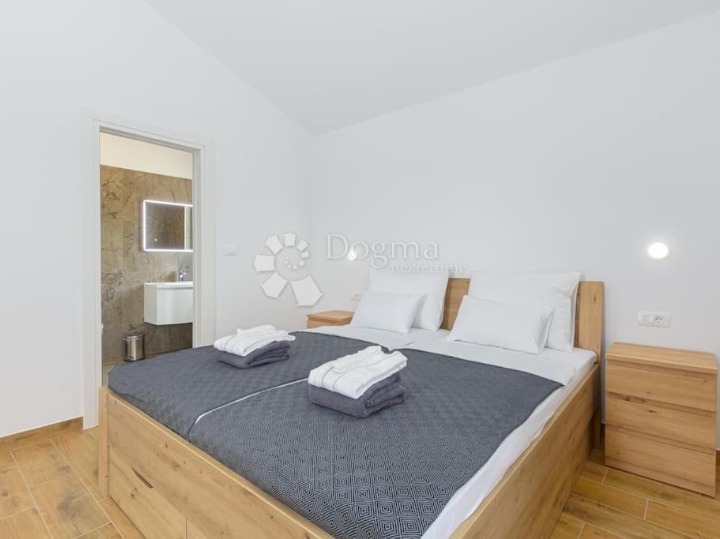 Svetvinčenat - unikatna vila s bazenom i 3 spavaće sobe