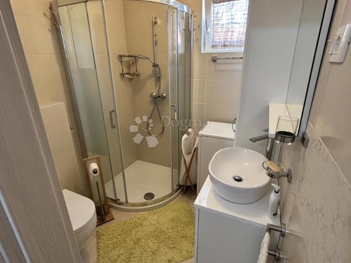 Krk, Njivice, stan s dvije terase!