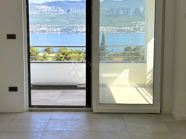 Novogradnja - penthouse s panoramskim pogledom na more