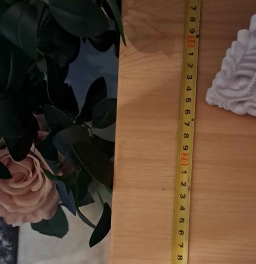 Stara komodica i ogledalo 