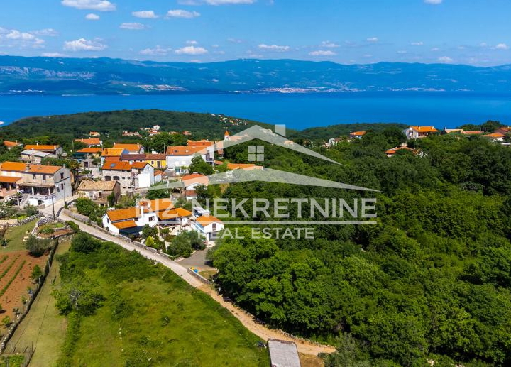 KRK - Risika - kuća sa 2 stana i grijanim bazenom