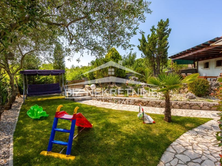 KRK - Risika - kuća sa 2 stana i grijanim bazenom