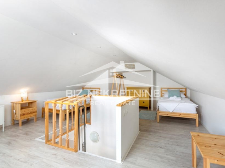 KRK - Risika - kuća sa 2 stana i grijanim bazenom