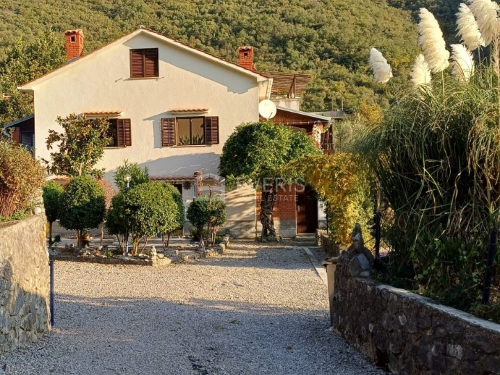 Mošćenička Draga, kuća s 4 stana, pogled more, vrt