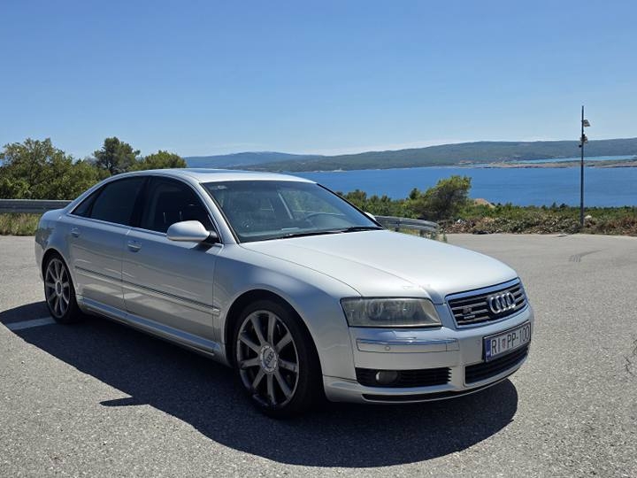 Audi A8 quattro