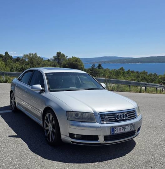 Audi A8 quattro