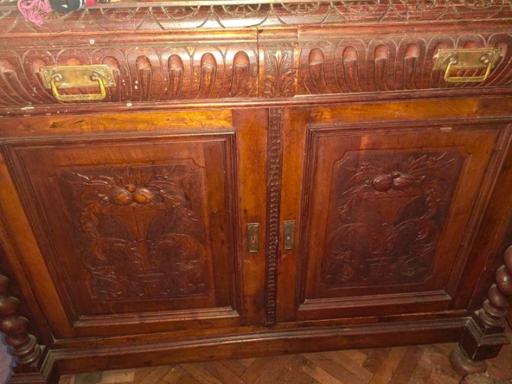 Antikni namještaj, krevet, ormari