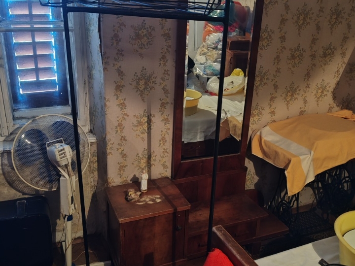 Antikni namještaj, krevet, ormari