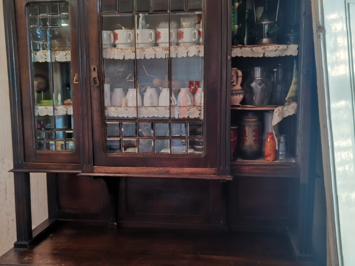 Antikni namještaj, krevet, ormari