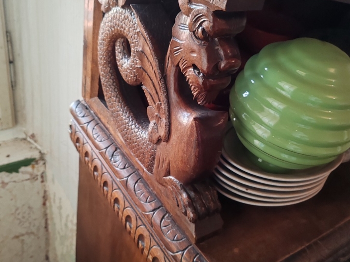 Antikni namještaj, krevet, ormari