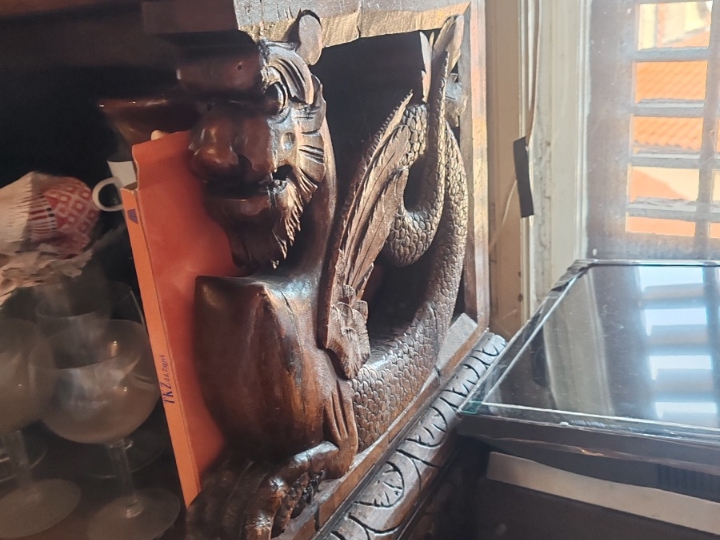 Antikni namještaj, krevet, ormari