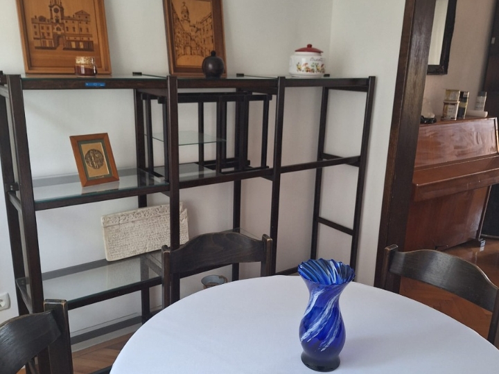 Dvosobni stan s dnevnim boravkom