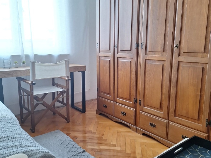 Dvosobni stan s dnevnim boravkom