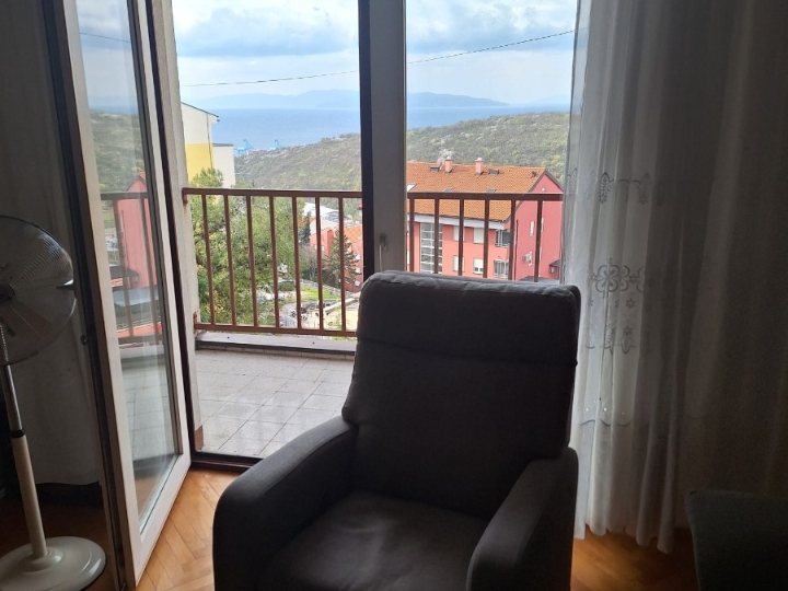 Dvosobni stan s dnevnim boravkom