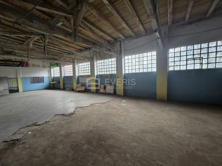 Rijeka, Mlaka, poslovni prostor 460 m2, zakup