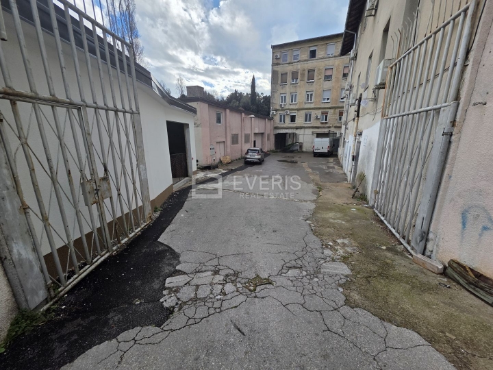 Rijeka, Mlaka, poslovni prostor 460 m2, zakup