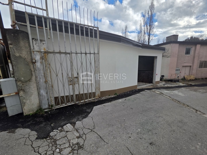 Rijeka, Mlaka, poslovni prostor 460 m2, zakup