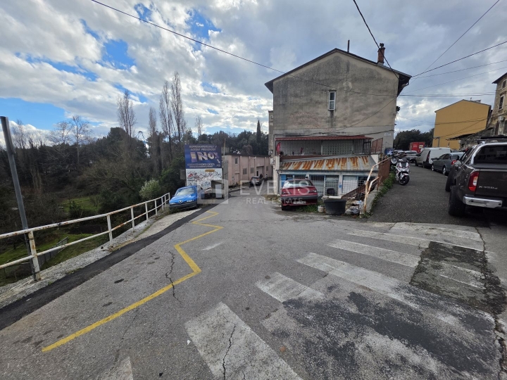 Rijeka, Mlaka, poslovni prostor 460 m2, zakup