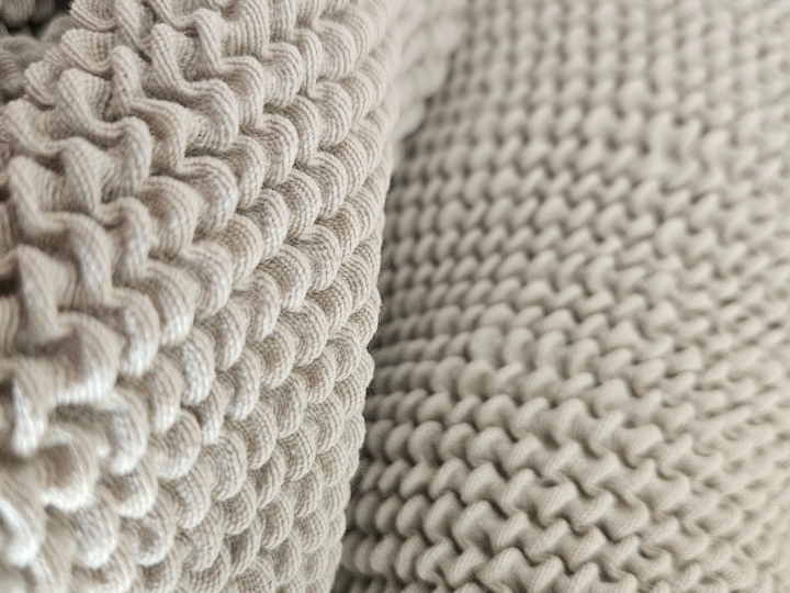 Lesnina navlaka za trosjed