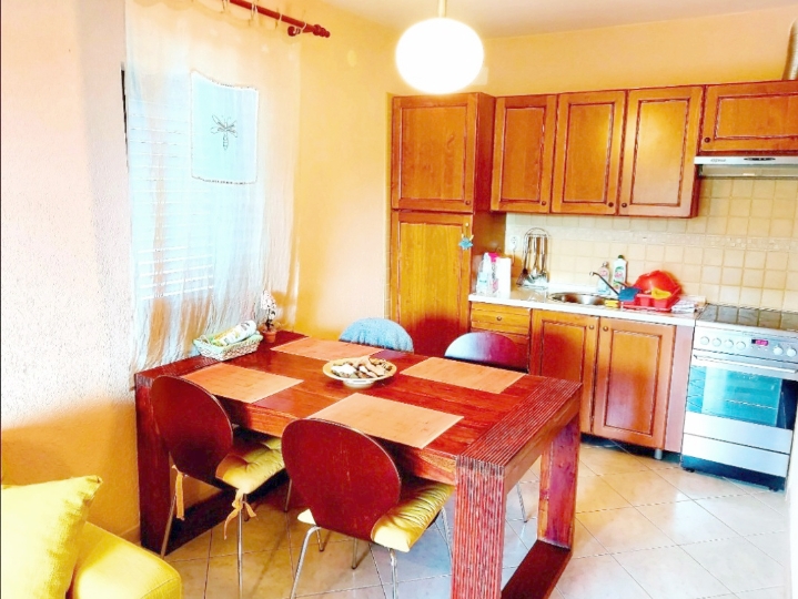 Malinska, 42 m2, pakirno mjesto