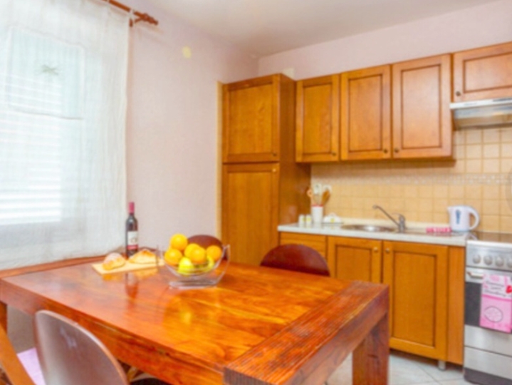 Malinska, 42 m2, pakirno mjesto