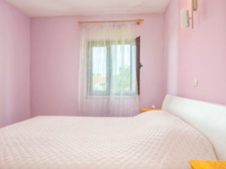 Malinska, 42 m2, pakirno mjesto