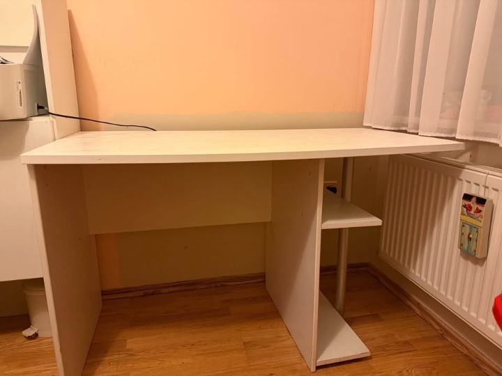 Radni stol i stolica poklanjam
