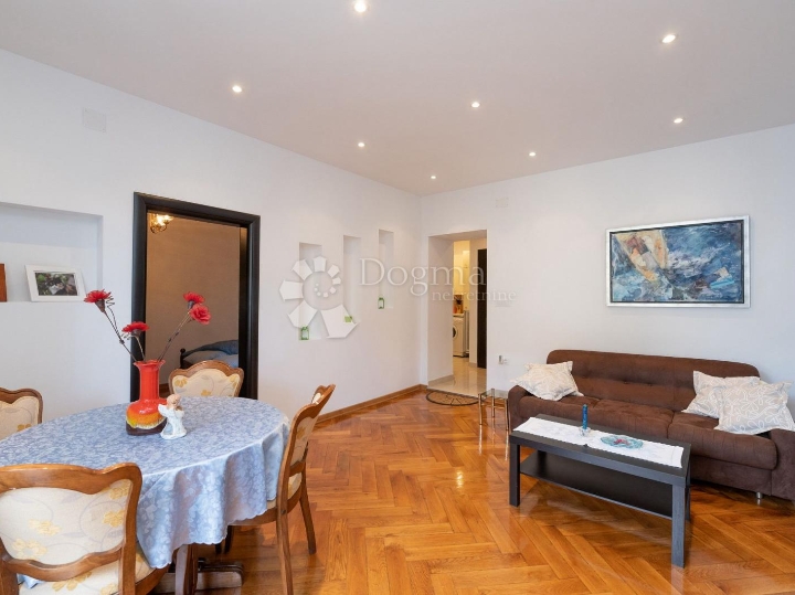 Opatija, Centar, dugoročan najam, 55 m2