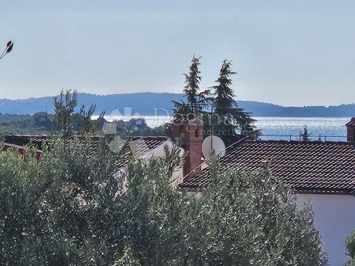 Građevinsko zemljište 700 m od mora