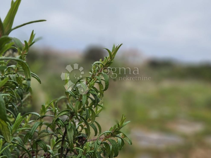 Građevinsko zemljište 700 m od mora