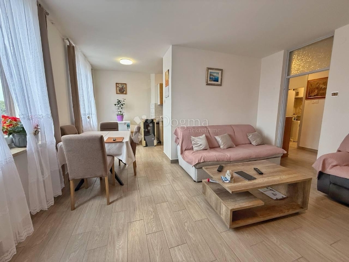 Hitno! Krasan obiteljski stan na 2. katu - samo kod nas