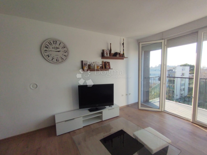 Predivan bombon u Srcu Pule - stan za dugoročni najam