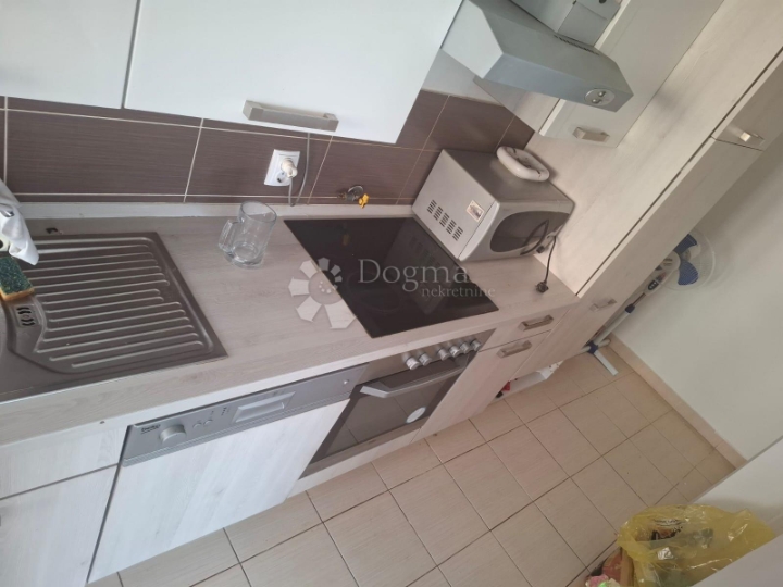 Predivan bombon u Srcu Pule - stan za dugoročni najam