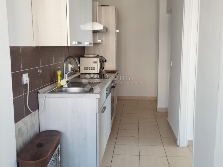 Predivan bombon u Srcu Pule - stan za dugoročni najam