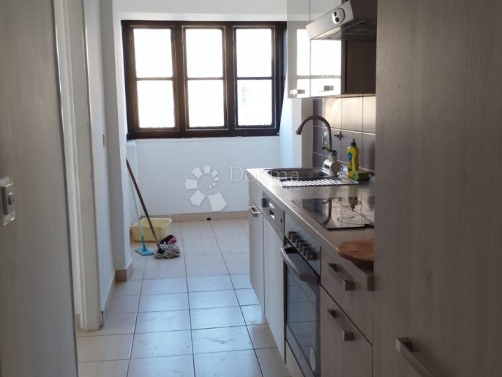 Predivan bombon u Srcu Pule - stan za dugoročni najam