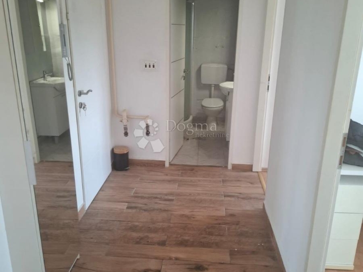 Predivan bombon u Srcu Pule - stan za dugoročni najam