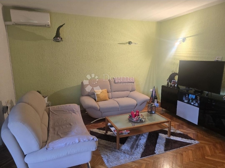 Velika kuća s više mogućnosti - Drenova