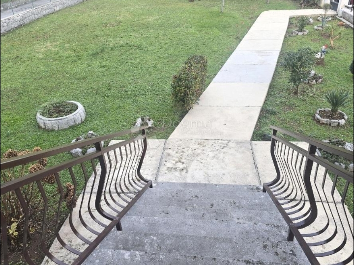 Velika kuća s više mogućnosti - Drenova