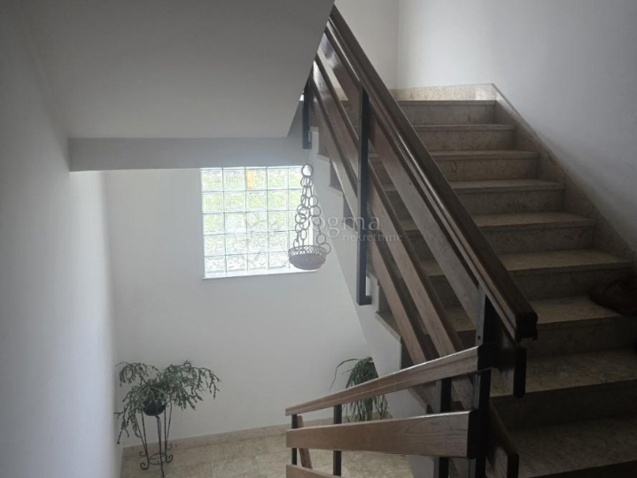 Velika kuća s više mogućnosti - Drenova