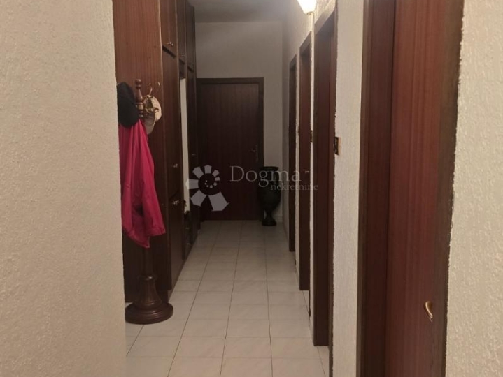 Velika kuća s više mogućnosti - Drenova