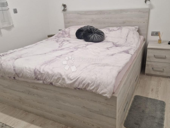 Atraktivan apartman u prizemlju blizu mora