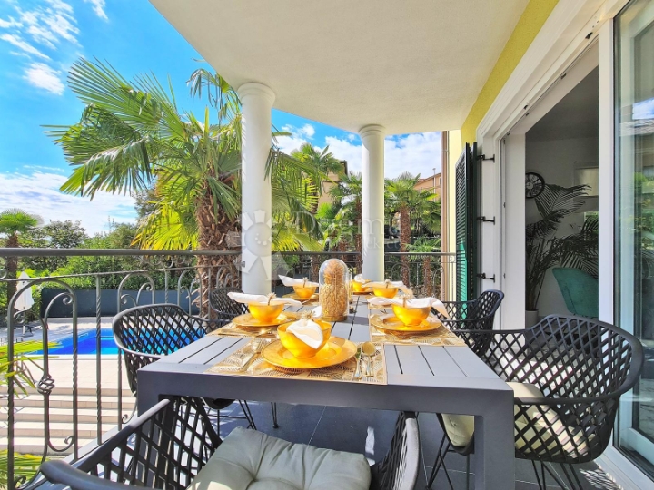 Opatija, moderan 2S+DB, bazen, 2 parking mjesta