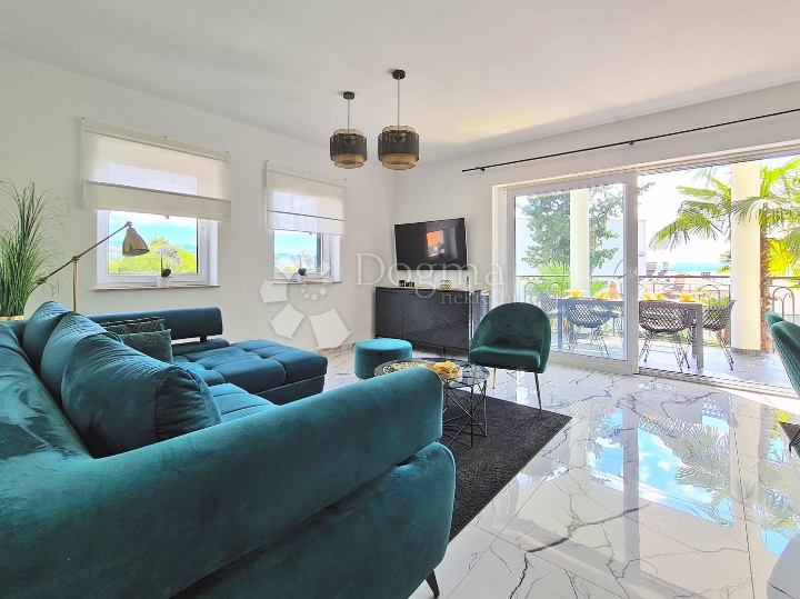 Opatija, moderan 2S+DB, bazen, 2 parking mjesta