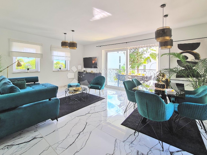 Opatija, moderan 2S+DB, bazen, 2 parking mjesta