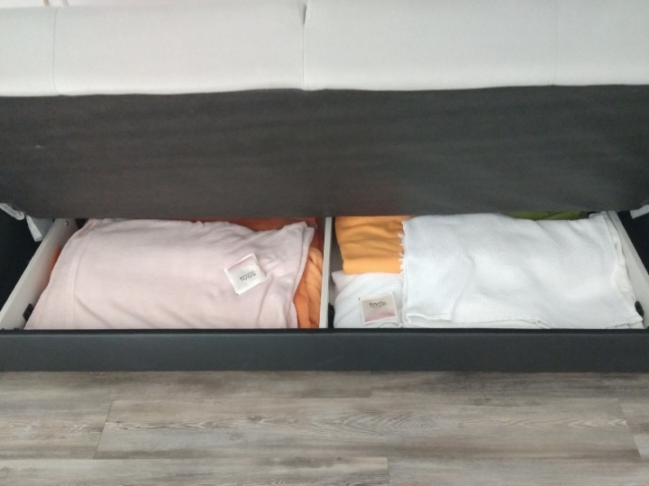 Trosjed s ležajem i spremnikom