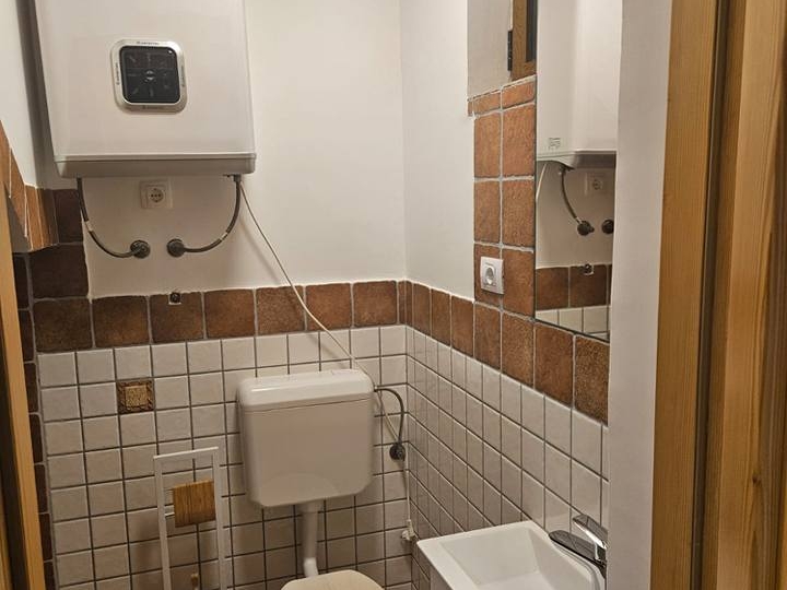 Kuća s apartmanima u Mrkoplju